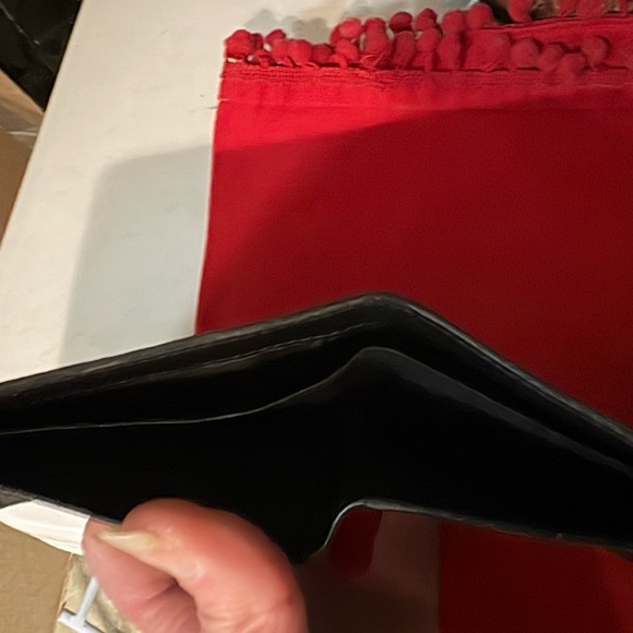 🔥Gucci (Authentic) GG Emblem bi-fold wallet - Picture 8 of 15